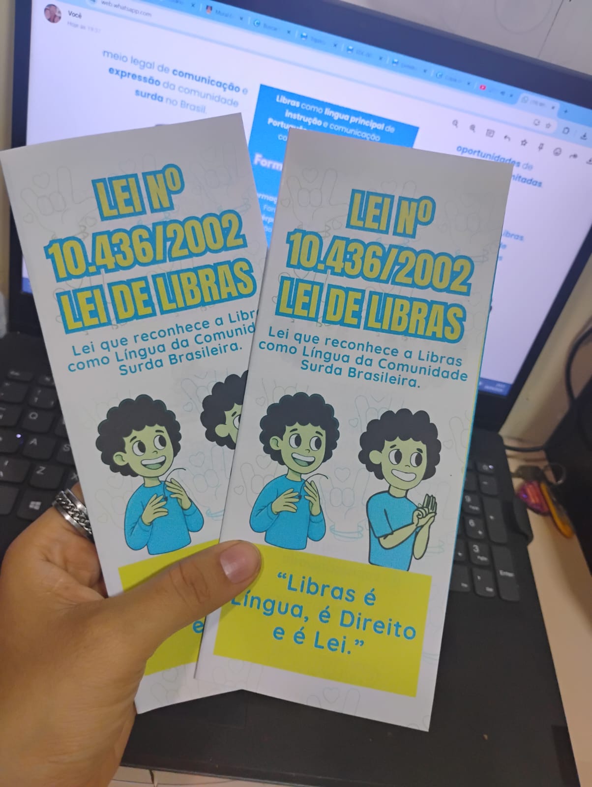 Folder Tríptico Libras – Lei nº 10.436/2002 | Educação Inclusiva para Surdos - Imagem 3