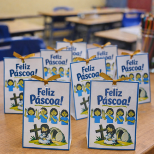 Porta Bis Páscoa Cristã em Libras – Lembrancinha Inclusiva e Educativa para Crianças