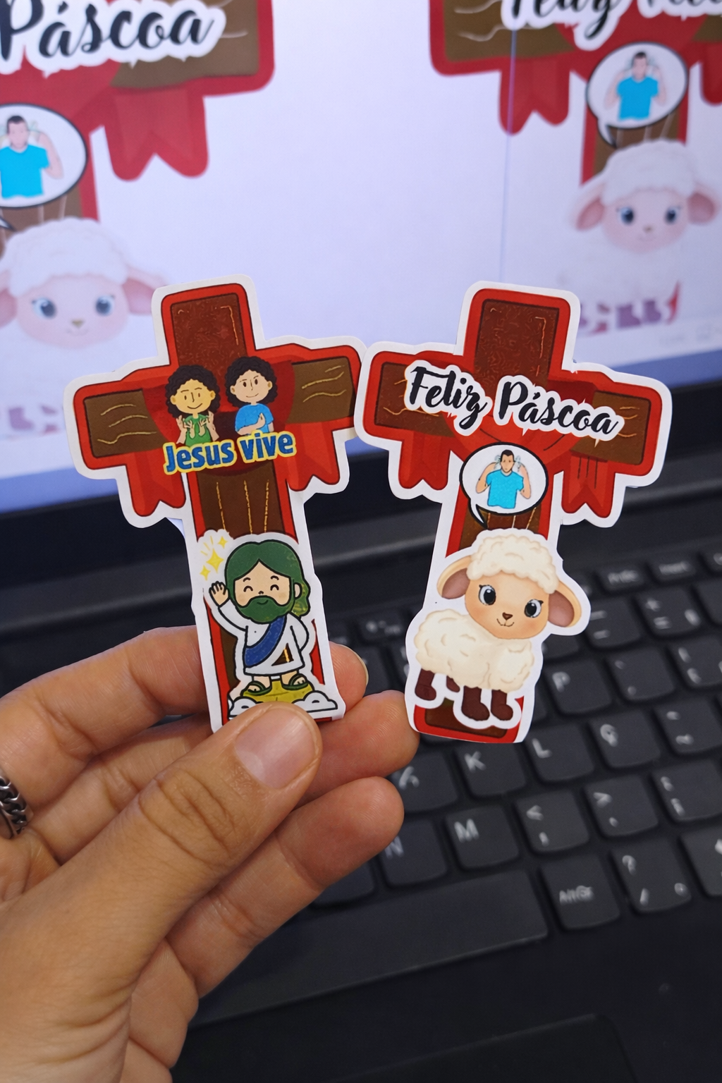 Lembrancinha Páscoa Cristã em PDF – Cruz “Jesus Vive” com Libras | Material Bilíngue Inclusivo - Imagem 2