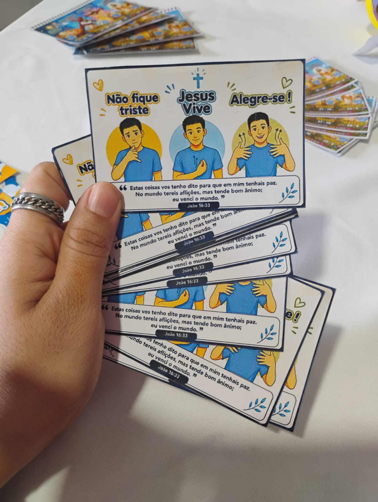 Kit Evangelístico Bilíngue em Libras e Português | Cartazes e Cartões Cristãos para Surdos - Imagem 13